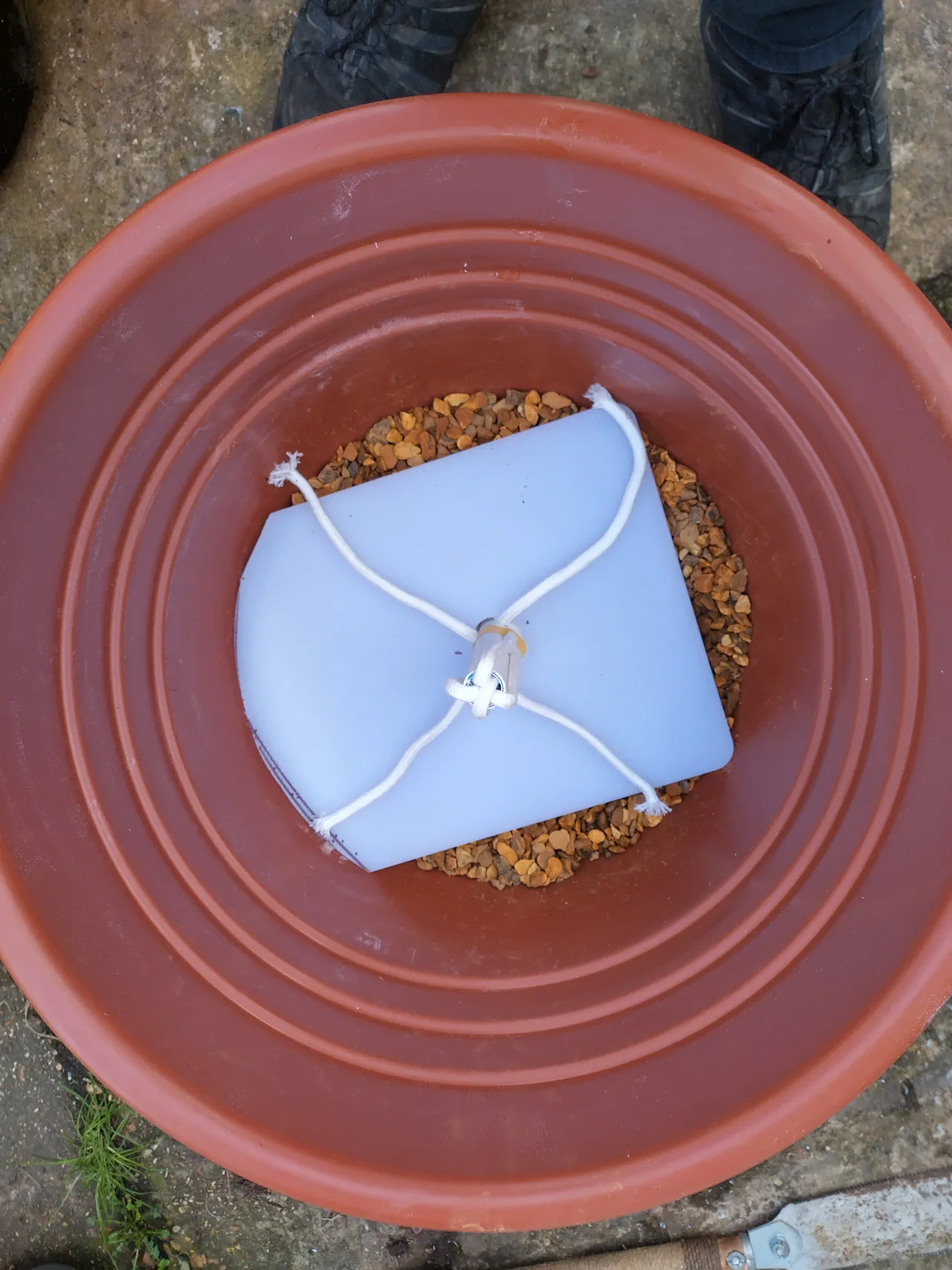 The chopping board platform sitting on the gravel base with wicks threaded through, trough visible beneath