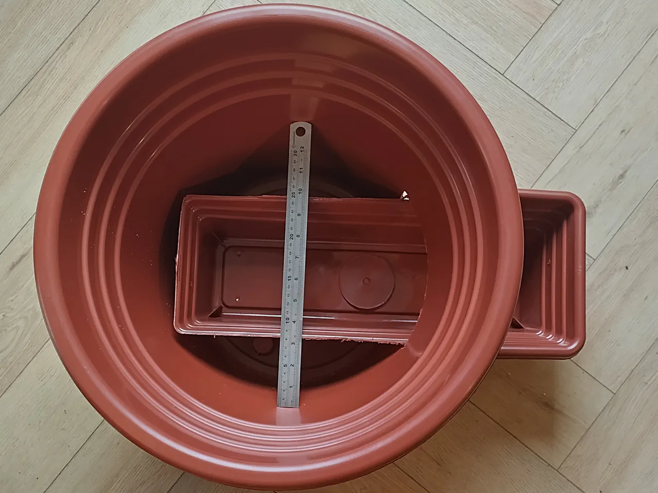 Overhead view of the trough sitting inside the pot, showing how it occupies the base